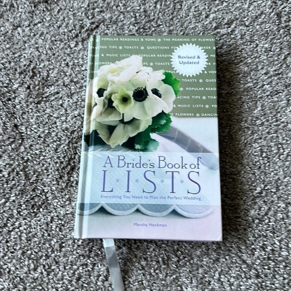 Brides Book Of Lists - Picture 1 of 2